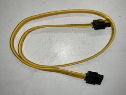 82477 SATA KABEL 50CM RECHT/RECHT METAAL GEEL